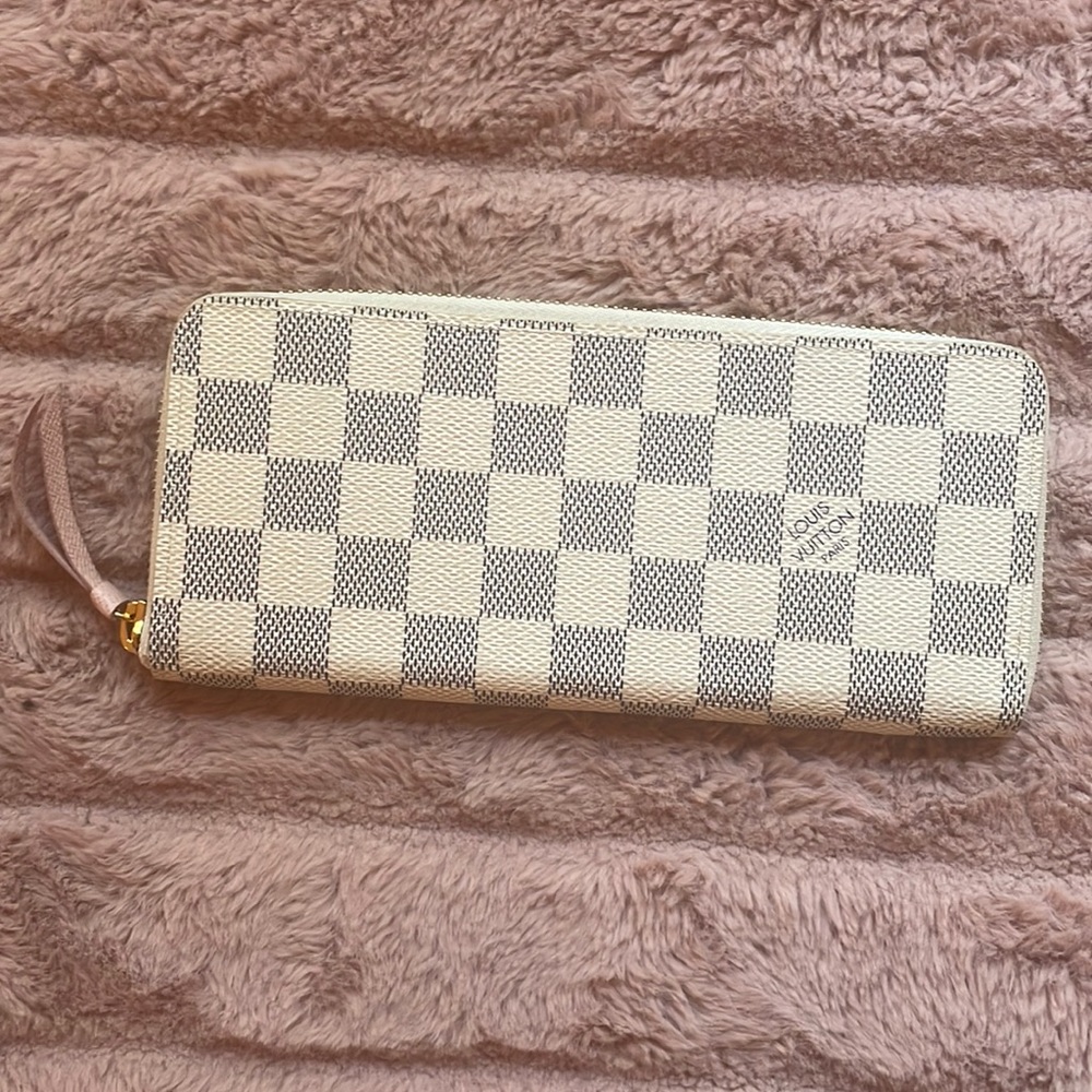 ✨ LOUIS VUITTON LEATHER ZIPPY WALLET ✨